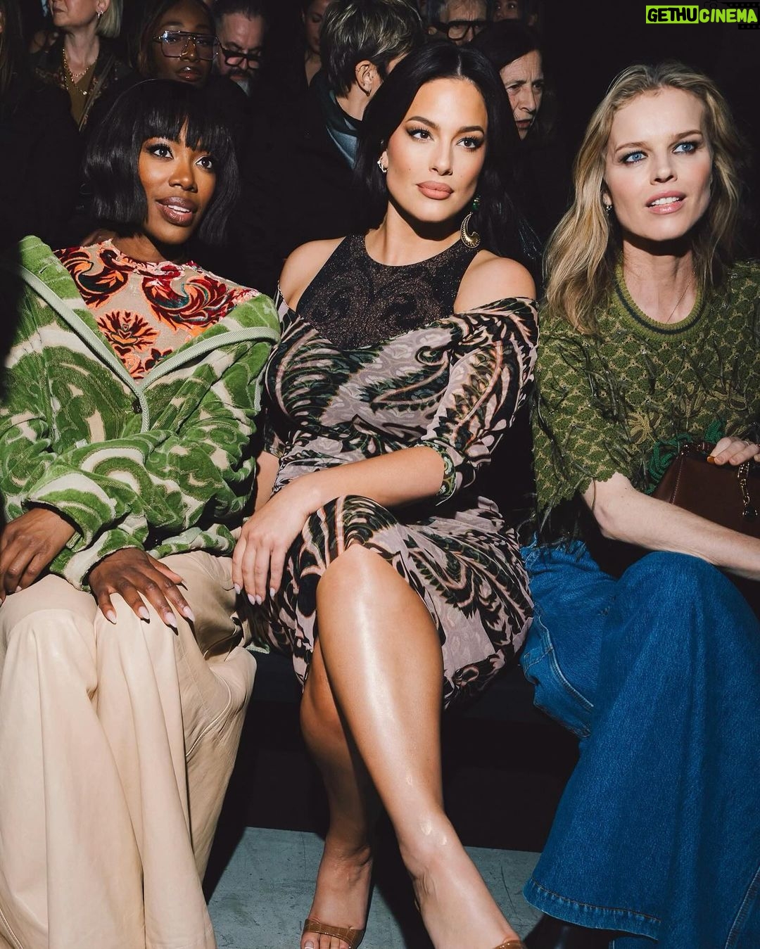 Ashley Graham Instagram - before my 1AM pasta order 💋 @etro Milan, Italy
