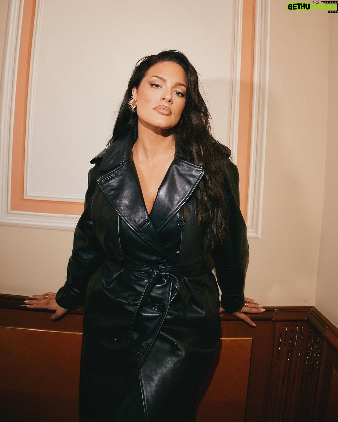 Ashley Graham Instagram - Salute to @albertaferretti!! ππΌππΌππΌHereβs to a powerhouse whose influence transcends generations β what an incredible show Mrs. Ferretti! π€