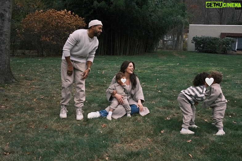 Ashley Graham Instagram - In the warmth of family, celebrating Jesus’ birth with my boys. Feeling blessed and sending love for a Merry Christmas to you and yours! 🤍