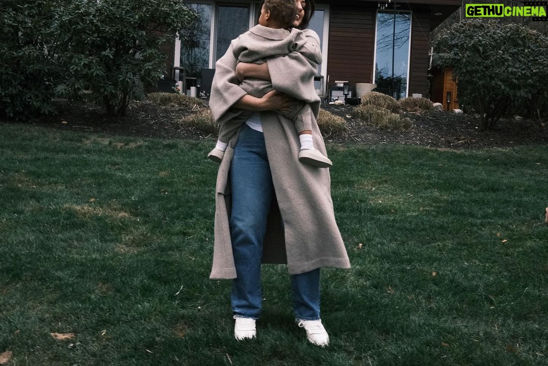 Ashley Graham Instagram - In the warmth of family, celebrating Jesus’ birth with my boys. Feeling blessed and sending love for a Merry Christmas to you and yours! 🤍