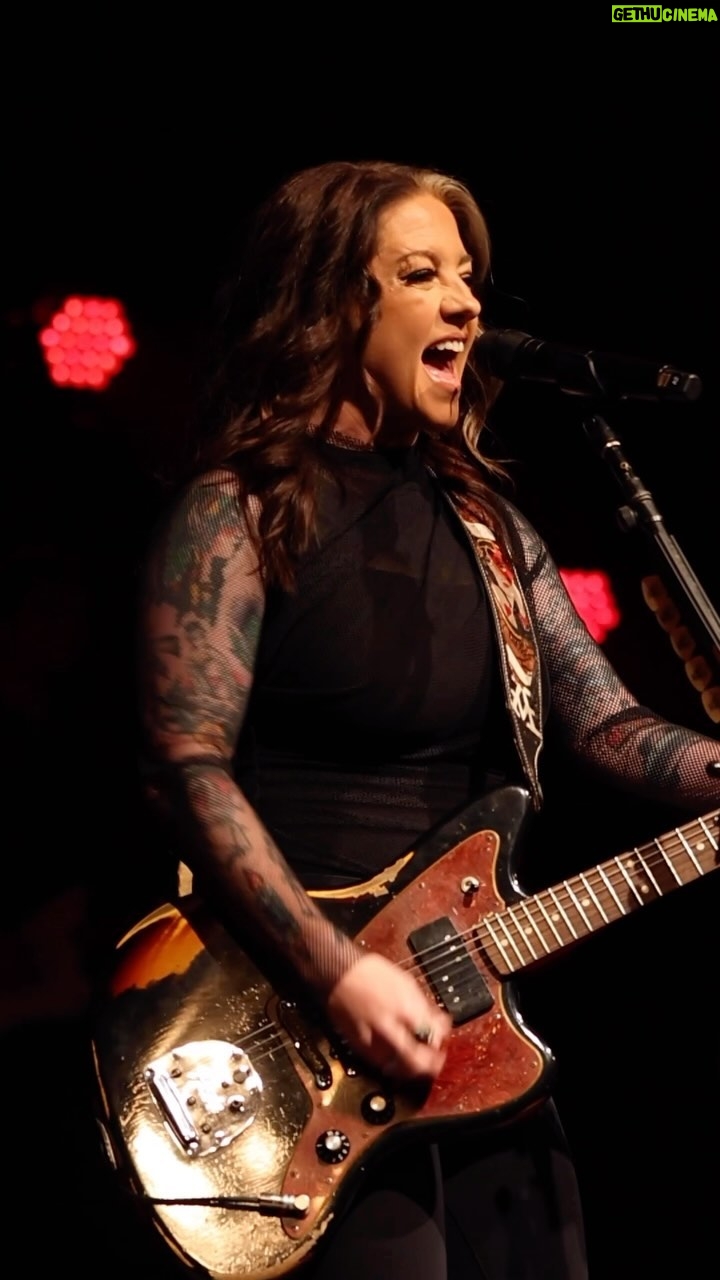 Ashley McBryde - 8.9K Likes - Was I nervous for the first night of #TheDevilIKnowTour? You be the judge.
Doesn’t everyone wiggle and bounce around uncontrollably and snap their fingers a LOT before they perform?