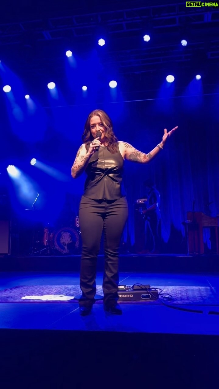 Ashley McBryde - 6.4K Likes - We set our intentions for togetherness each night before we set foot on stage. And you meet us there. Every time. Thank you !!
🎥: @ kbryant410 on TikTok
