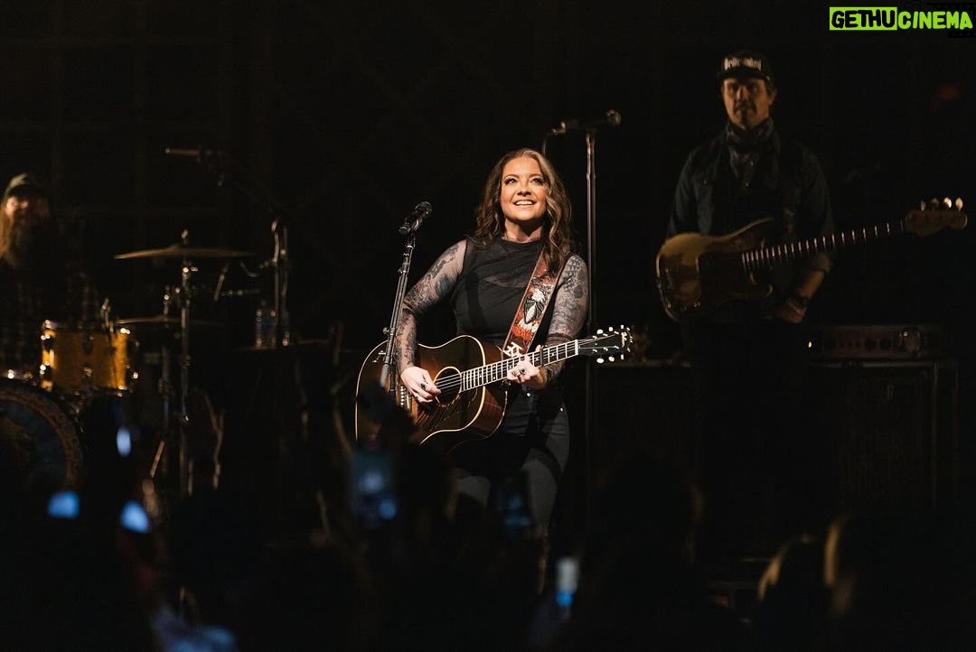 Ashley McBryde Instagram - NIGHT ONE of #TheDevilIKnowTour is in the books! Mobile you absolutely brought it! Thank you a fantastic kick off to the tour! You set the tone!! @mobilesaenger 📸: @katiekauss Saenger Theatre