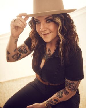 Ashley McBryde Instagram - @katiekauss on that camera shutter. 
@dayna.anne on that hair and makeup. 
@blakelyecollier on that look and that fit 
@pilgrimagefestival on that festival goodness. 
@stetsonusa on that gorgeous hat on my head.