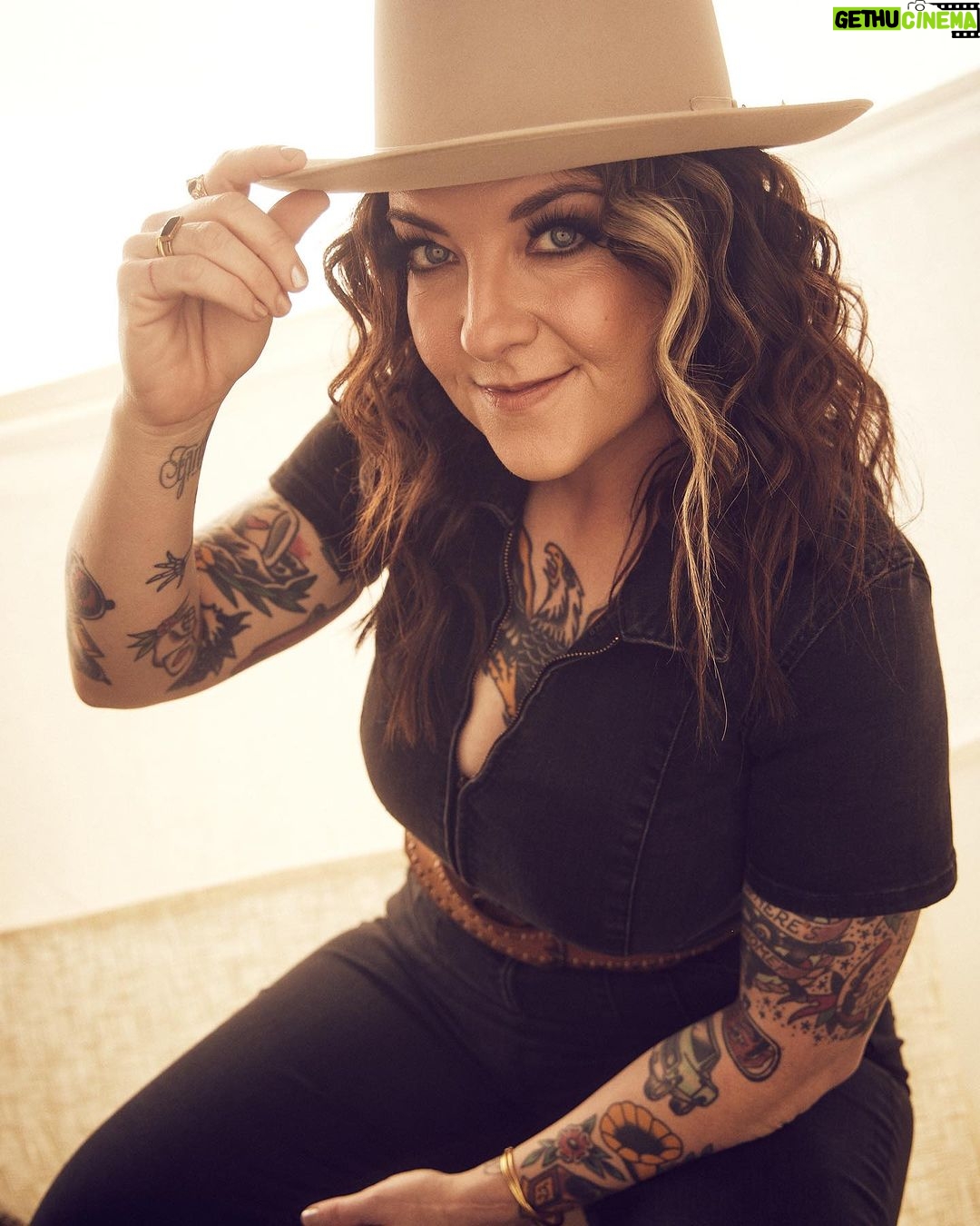 Ashley McBryde - 8K Likes - @katiekauss on that camera shutter.
@dayna.anne on that hair and makeup.
@blakelyecollier on that look and that fit
@pilgrimagefestival on that festival goodness.
@stetsonusa on that gorgeous hat on my head.
