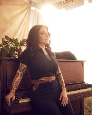 Ashley McBryde Instagram - @katiekauss on that camera shutter. 
@dayna.anne on that hair and makeup. 
@blakelyecollier on that look and that fit 
@pilgrimagefestival on that festival goodness. 
@stetsonusa on that gorgeous hat on my head.