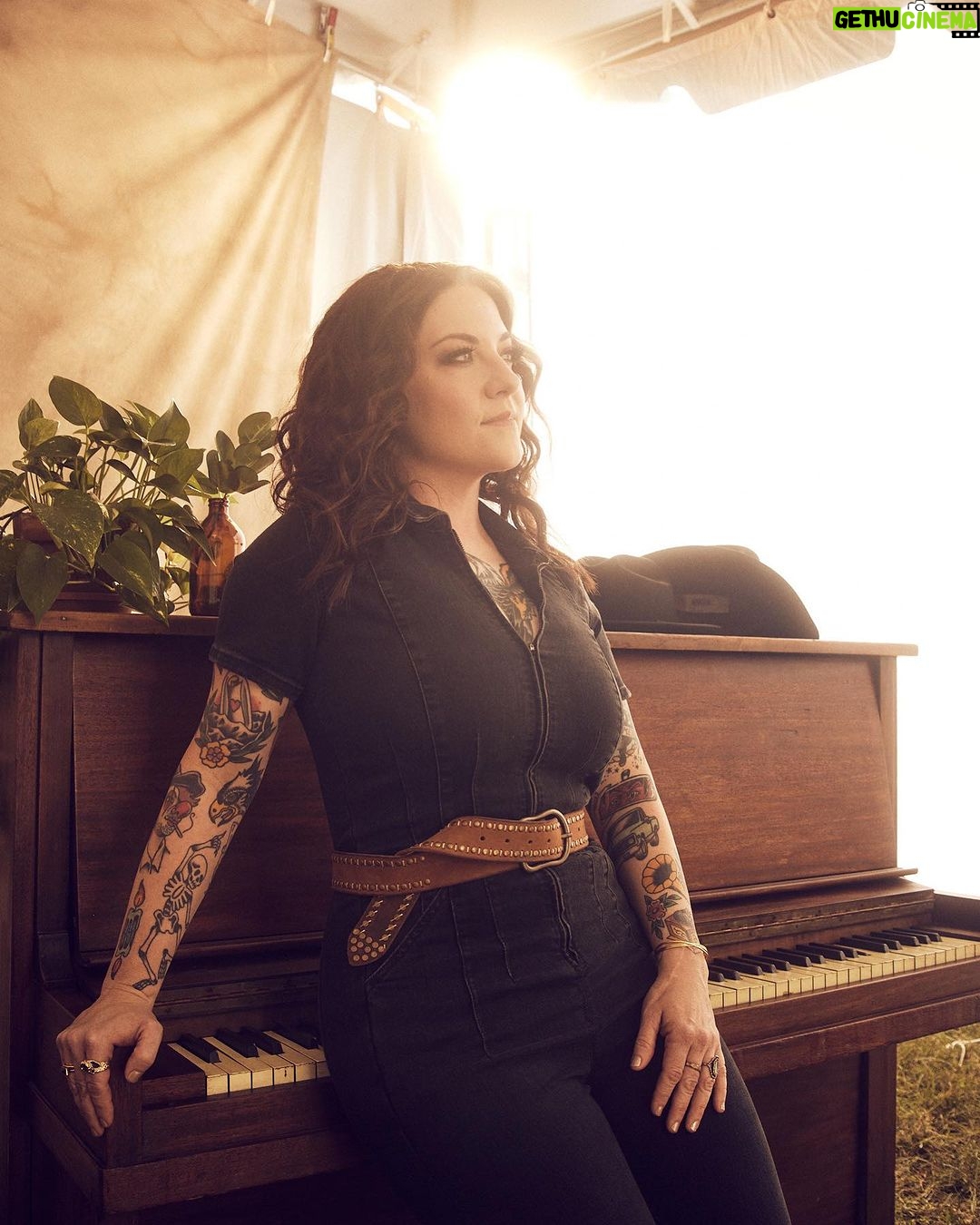 Ashley McBryde - 8K Likes - @katiekauss on that camera shutter.
@dayna.anne on that hair and makeup.
@blakelyecollier on that look and that fit
@pilgrimagefestival on that festival goodness.
@stetsonusa on that gorgeous hat on my head.