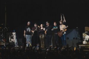 Ashley McBryde Instagram - There is no better hype man than Jelly Roll. He never brings me on stage without reminding me of my accomplishments and sharing that with his fans. Who, by the way, are the finest fans you’ll encounter across any genre. He said I’d feel right at home and that rang true every night. Some family we are born with… some family we get to discover. I’m so glad we found one another.
@jellyroll615

📸: @katiekauss