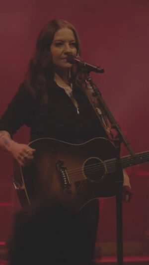 Ashley McBryde Instagram - Everyone should be able to participate in music, Please forgive my mistakes as a beginner. I’m still learning. I sure appreciate your patience 🤟