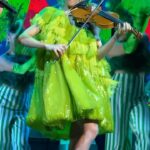 Ashley McBryde Instagram - We think the Grinch’s heart would grow three sizes after watching that performance by @AshleyMcBryde and @LindseyStirling on #CMAchristmas! 💚💚💚 CMA Country Music Association