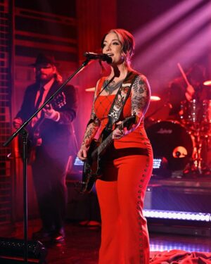 Ashley McBryde Instagram - Brought ‘The Devil I Know’ to @fallontonight ❤️ Thanks for having us back! 

📸: @toddowyoung hair/makeup @dayna.anne styled by @blakelyecollier