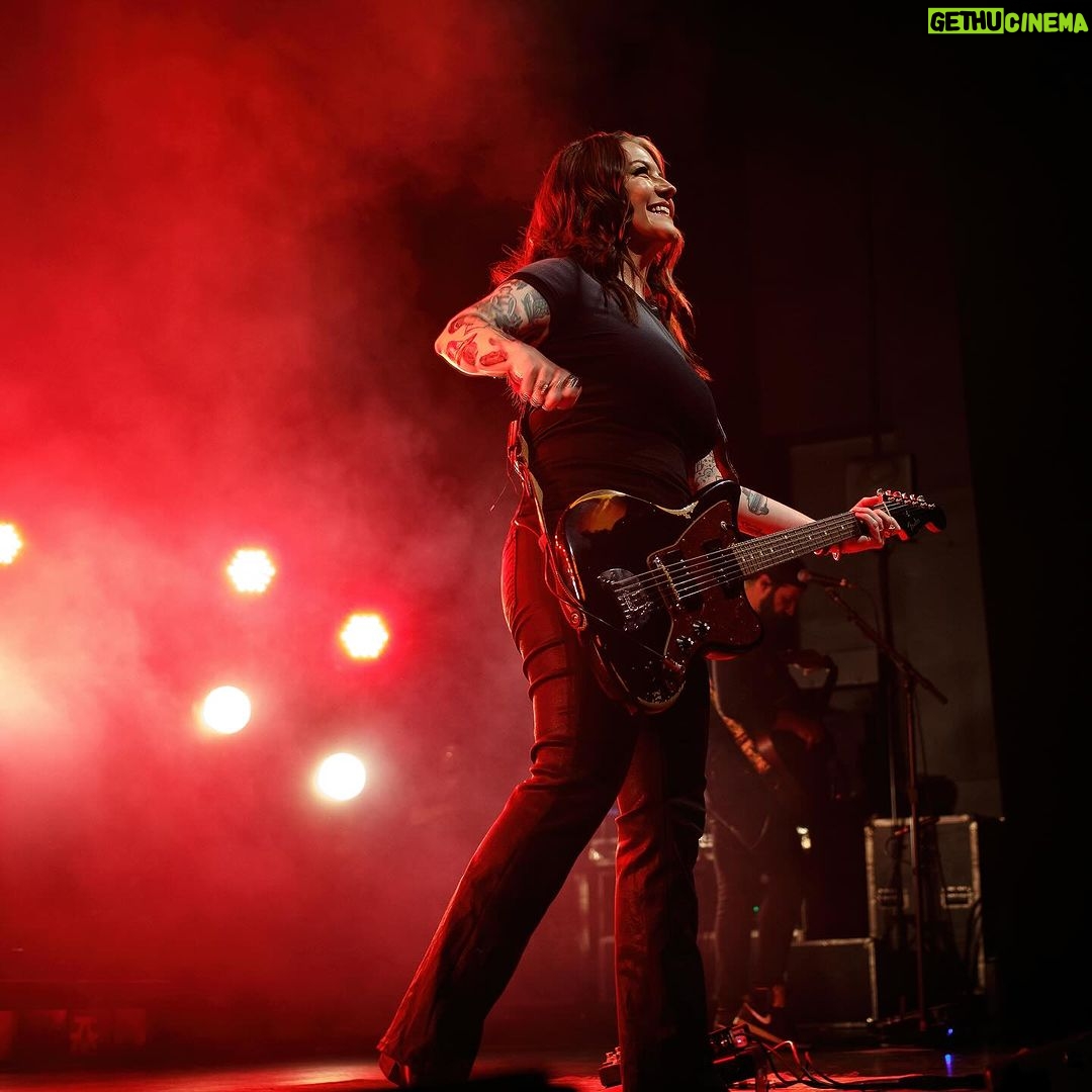 Ashley McBryde Instagram - MORE from Cincinnati! Huge shout out to Ryan on the 📸. So good to see you man! If I could’ve packed that room up and taken it with us everywhere I WOULD ! THAT is how love music should feel. Thank you from the bottom of our pea-pickin’ hearts!! Live in the Rhythm, y’all!! 📸: @ryan_nadzam Styled by : @blakelyecollier HMU: @dayna.anne @ariatinternational @fender @daddarioandco