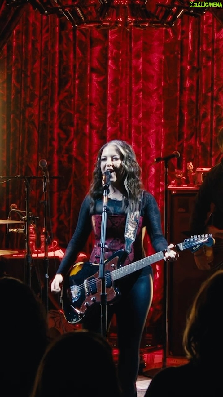 Ashley McBryde - 18.5K Likes - “The Devil I Know” LIVE from the special album release celebration is out now! Check it out 😈
Link in bio/stories.