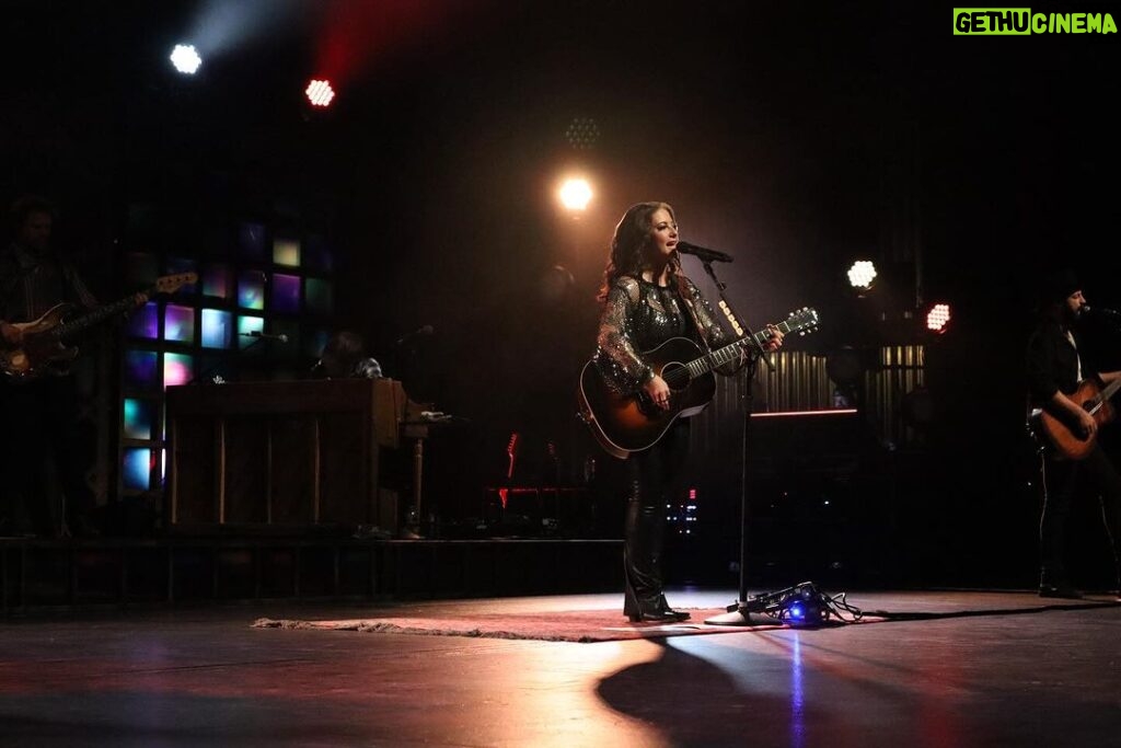 Ashley McBryde Instagram - Arkansas! It was so wonderful to be back home with you all last night, and you packed this one out!! Thank you. And by the way, 3 Arkansans in a band is NOT too many… 📸: @therealmarzcollins Robinson Center
