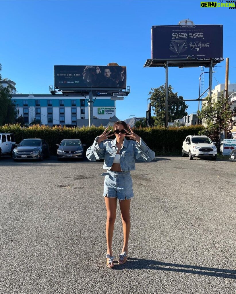 Ashley Nicole Williams Instagram - so I ironically wore the same jean outfit 2 1/2 years ago in front of our first billboard as I did in front of our last. and boy has baby grown. if I could hug that girl and hold her tight, say ya did it kid. 3 seasons as a lead on a tv show. I’m so proud of you. proud of us. cheers to these final episodes, cheers to 4 years of making this show and 3 wildly beautiful seasons, and cheers to leaving a mark on anyone and everyone who loves our show as much as we do. This final season is and always will be for you guys. See u tonight for episode 6. Goddess protect. 🤍 AB
