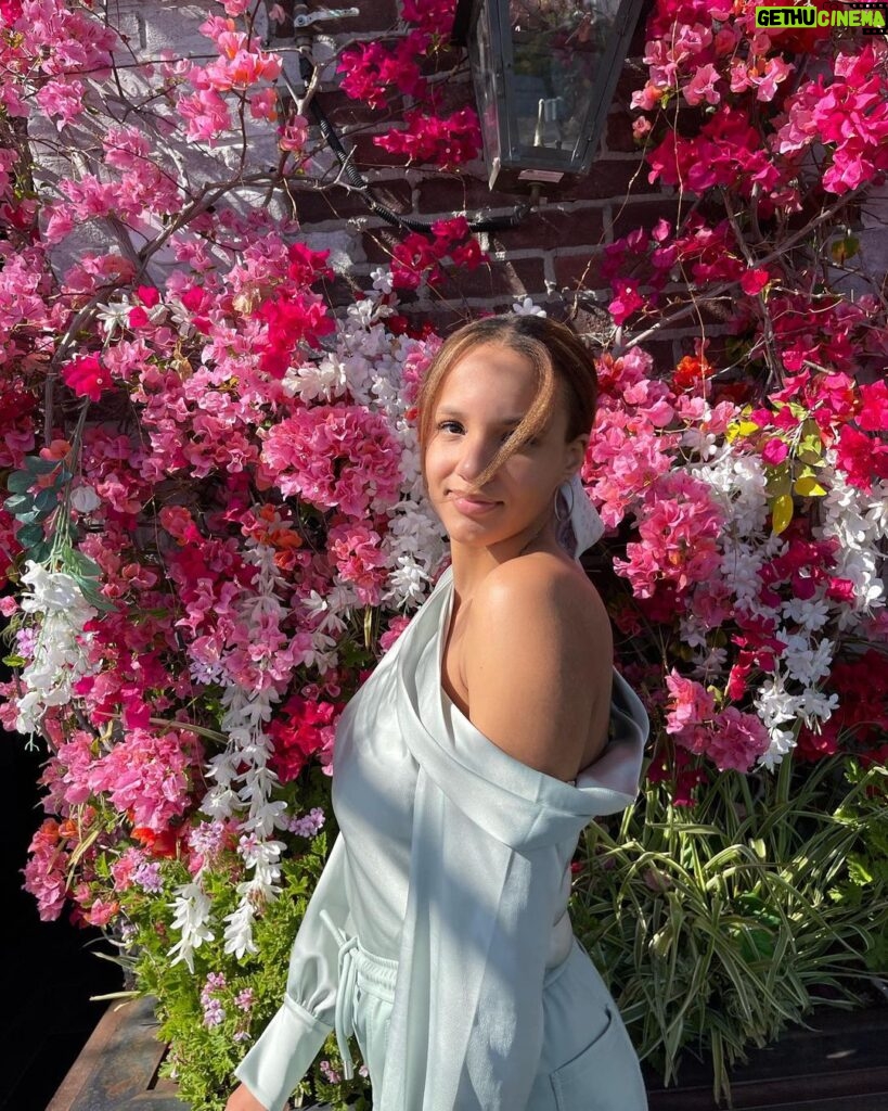 Ashley Nicole Williams Instagram - happy fifth day of spring 🌸