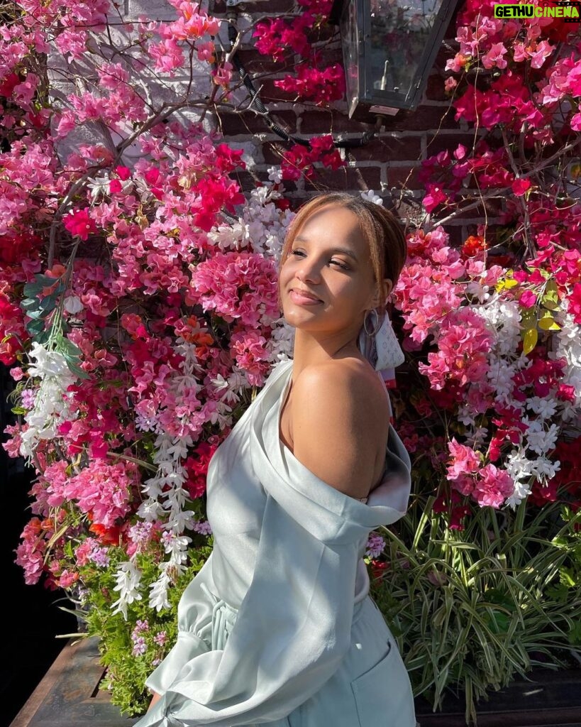 Ashley Nicole Williams Instagram - happy fifth day of spring 🌸