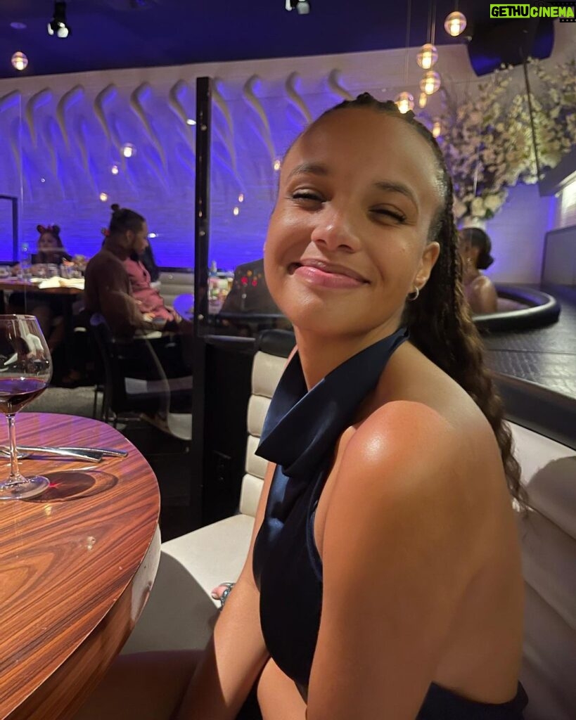 Ashley Nicole Williams Instagram - thank you for all the birthday wishes on Friday, I truly felt the love 🤍 23, let’s run it upppp!!! STK Steakhouse
