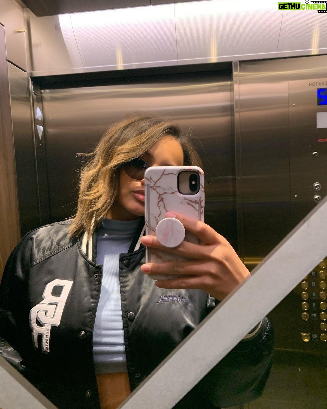 Ashley Nicole Williams Instagram - surprise 👱🏽♀️ color by: @hairbygav
