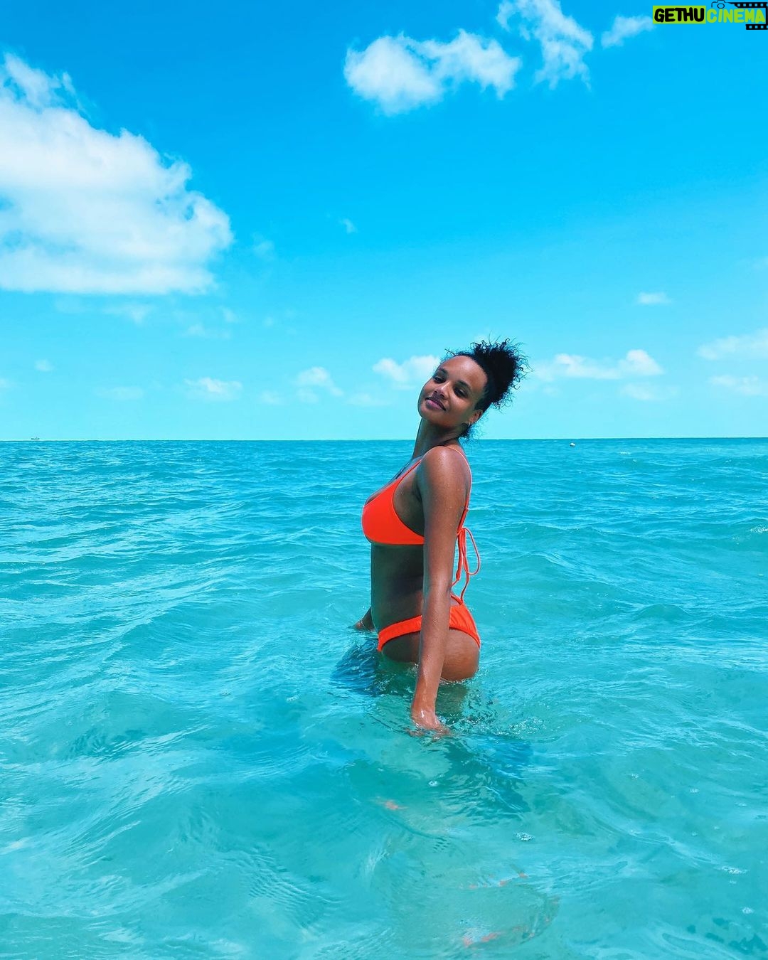 Ashley Nicole Williams Instagram - 🍑