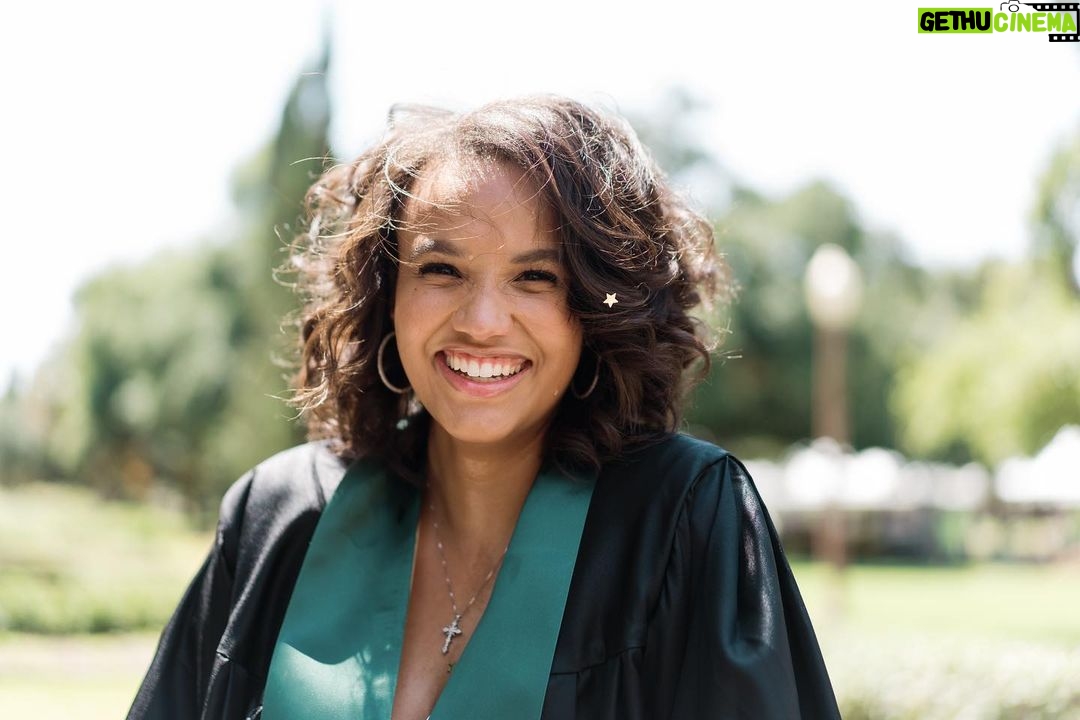 Ashley Nicole Williams Instagram - we LIT. May 16, 2020. My (original) Graduation Day. Unfortunately I couldn’t walk the stage and half of my senior year was canceled because of the pandemic, but my God helped me finish strong. SHE’S DEGREED!!!!! Baylor University