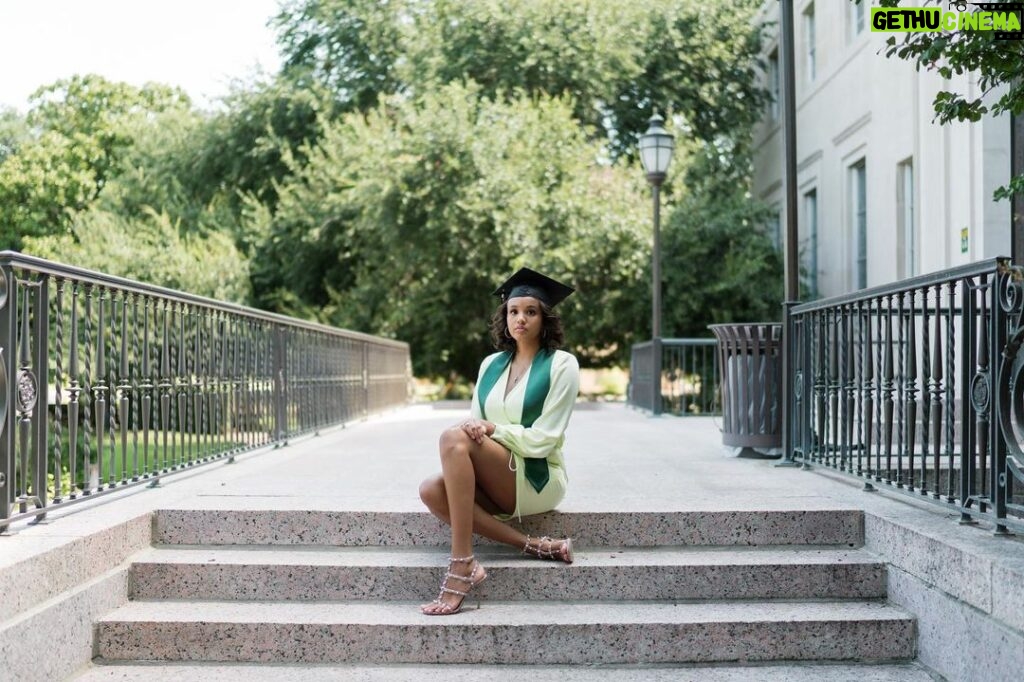 Ashley Nicole Williams Instagram - we LIT. May 16, 2020. My (original) Graduation Day. Unfortunately I couldn’t walk the stage and half of my senior year was canceled because of the pandemic, but my God helped me finish strong. SHE’S DEGREED!!!!! Baylor University