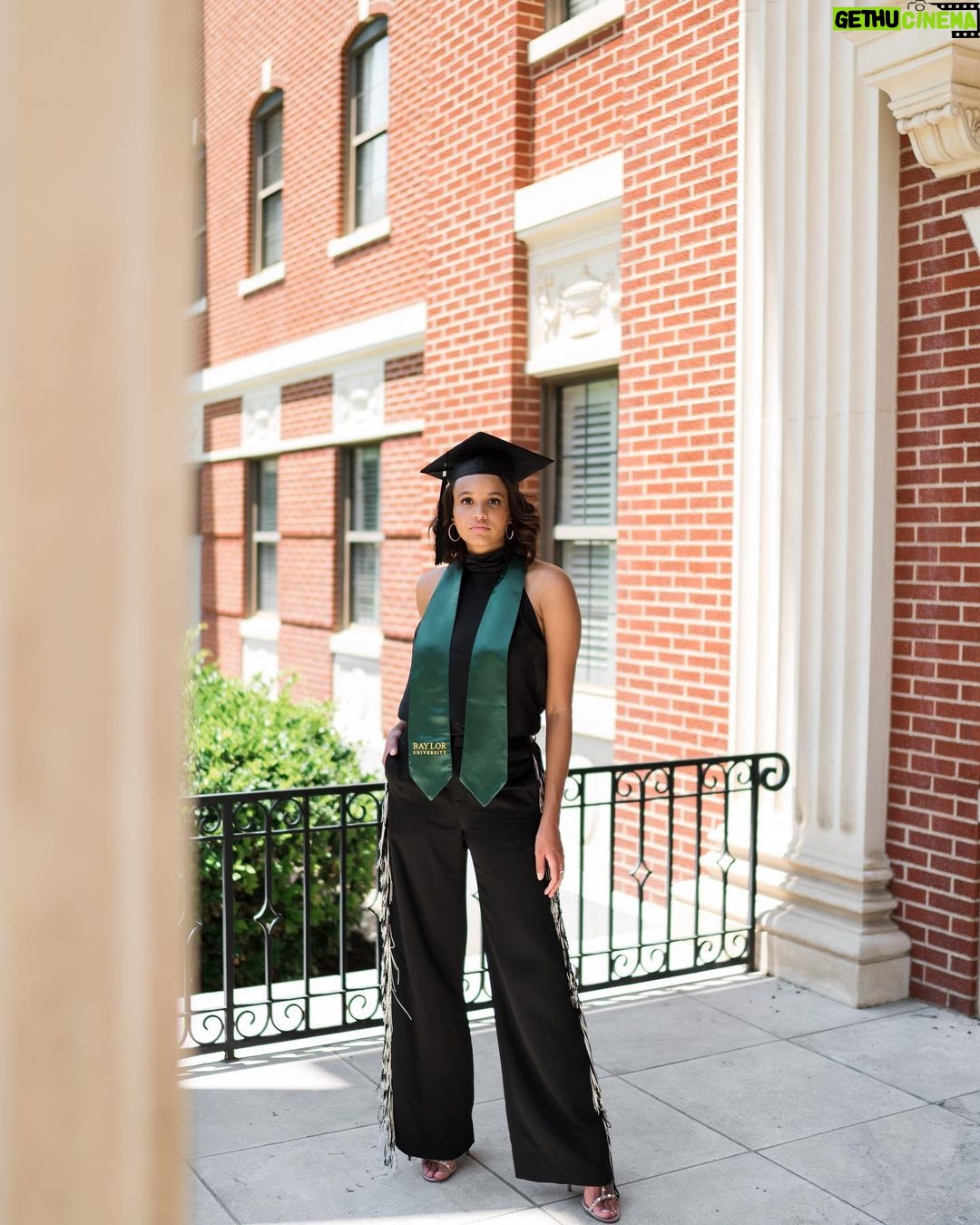 Ashley Nicole Williams Instagram - finishing college ON TIME while filming a television show is my biggest flex. Baylor University