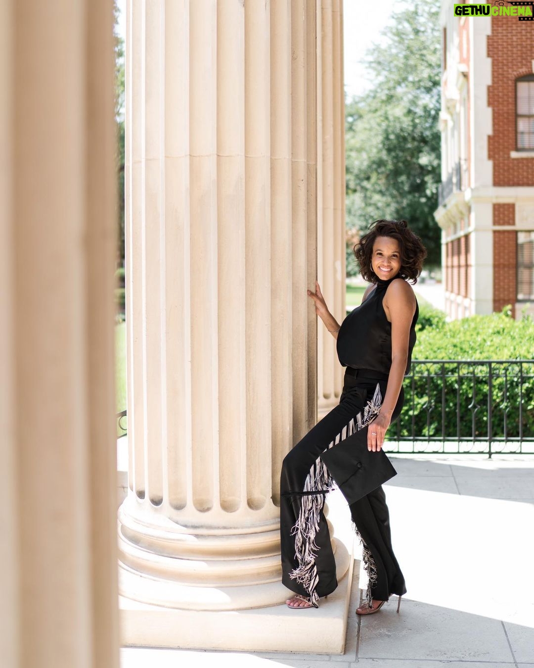 Ashley Nicole Williams Instagram - finishing college ON TIME while filming a television show is my biggest flex. Baylor University