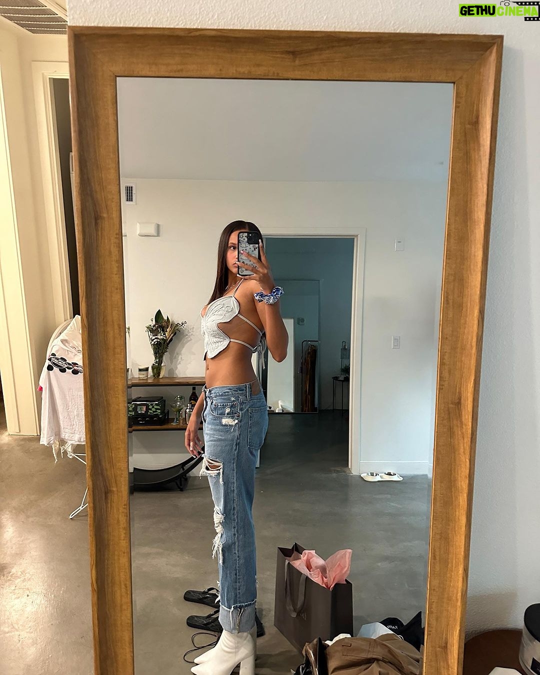Ashley Nicole Williams Instagram - i <3 boob tape! drake <3s boobs! Kia Forum