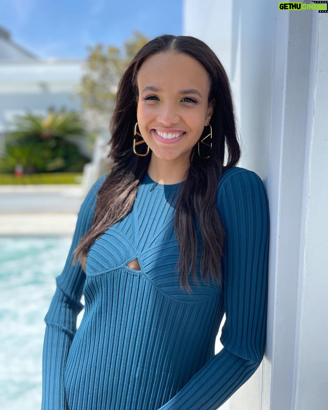 Ashley Nicole Williams Instagram - 🦕