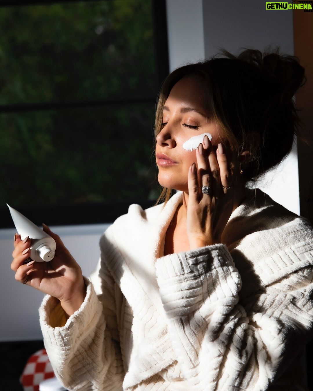 Ashley Tisdale Instagram - I love discovering new skincare and makeup products. What are some clean products and brands that you've been loving lately?