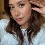 Ashley Tisdale Instagram - I’ve been loving this soft brown cat eye for fall 🤎 P.S. the lipliner I’m wearing is @makeupforever anywhere caffeine!