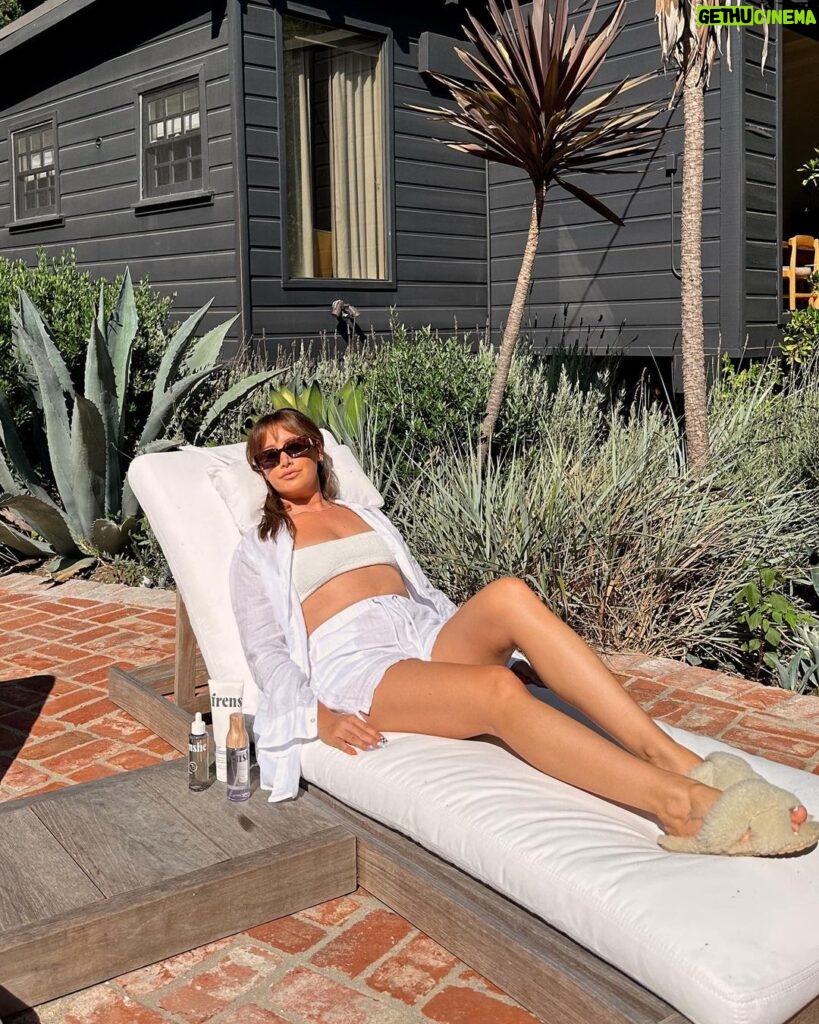 Ashley Tisdale Instagram - I love a good poolside moment ☀️