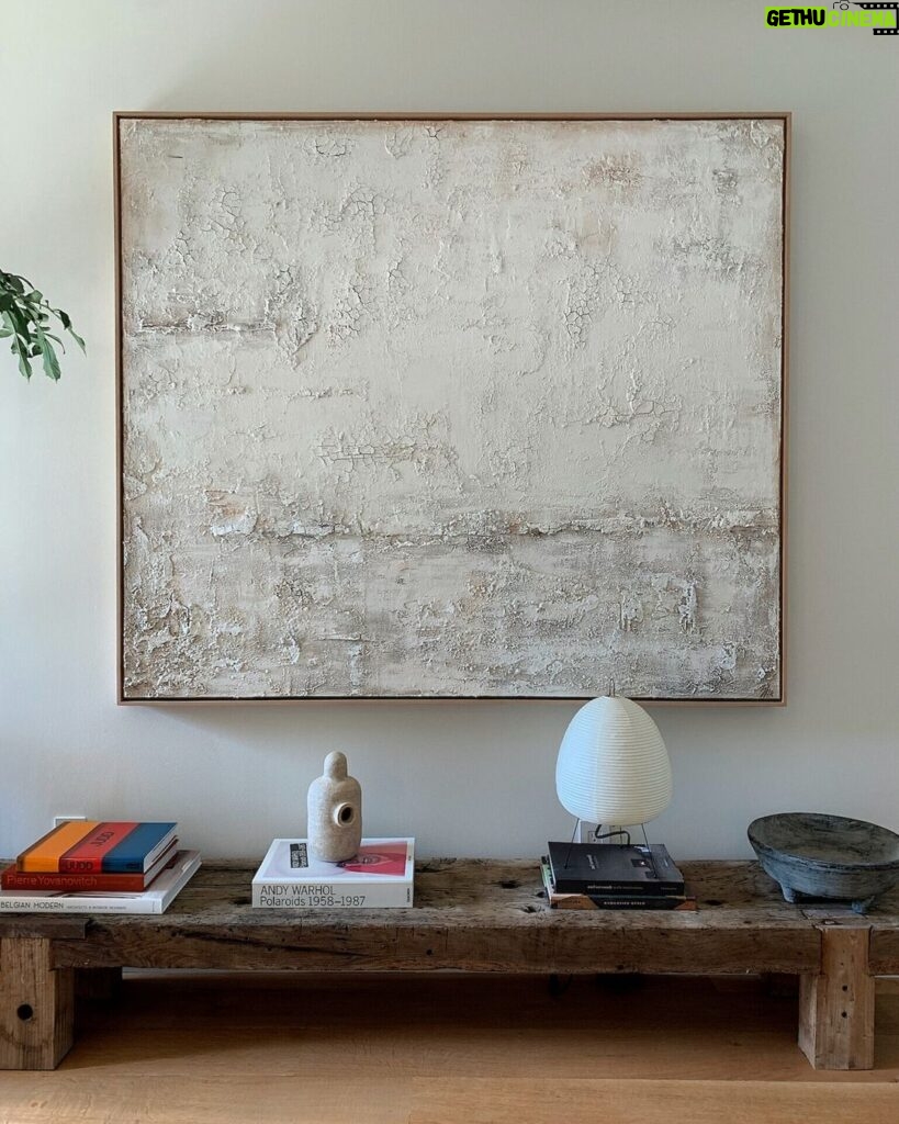 Ashley Tisdale Instagram - artwork and accessories change everything in a room! It brings the room to life.