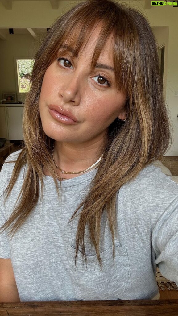 Ashley Tisdale Instagram - My everyday neutral makeup routine. Has anyone else been loving warm tones lately? 🤎
