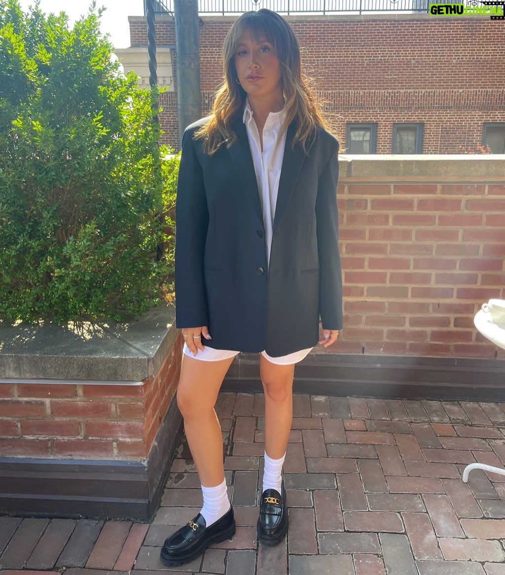 Ashley Tisdale Instagram - A New York minute 🍎