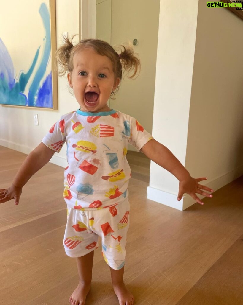 Ashley Tisdale Instagram - Pure joy doesn’t come from material things. It can be the simplest thing, like seeing your hair in pigtails for the first time 🥰