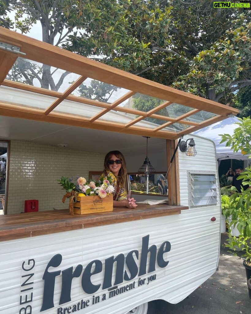Ashley Tisdale Instagram - Thank you all so much for coming to the @beingfrenshe pop-up truck and saying hi today. I loved meeting all of you and am so grateful for this community. Can’t wait to share what we have planned next 🥰