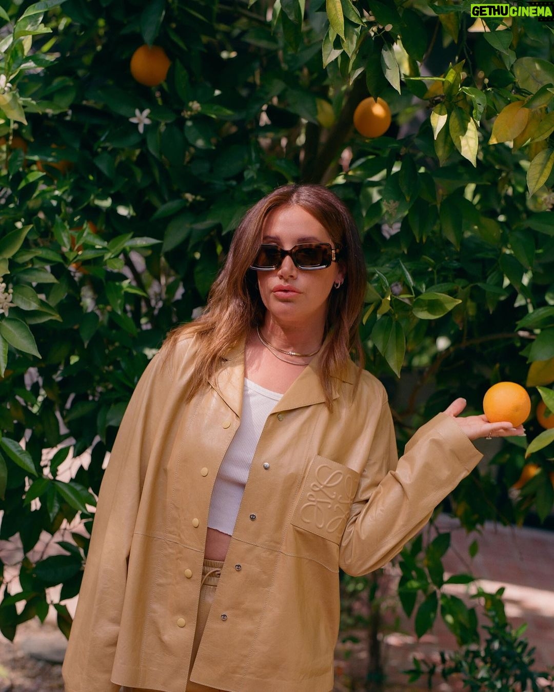 Ashley Tisdale Instagram - Manifesting summer 🍊