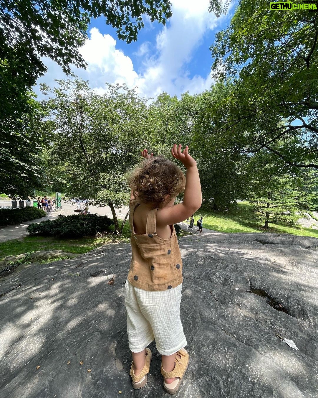 Ashley Tisdale Instagram - Summer in NYC ☀️