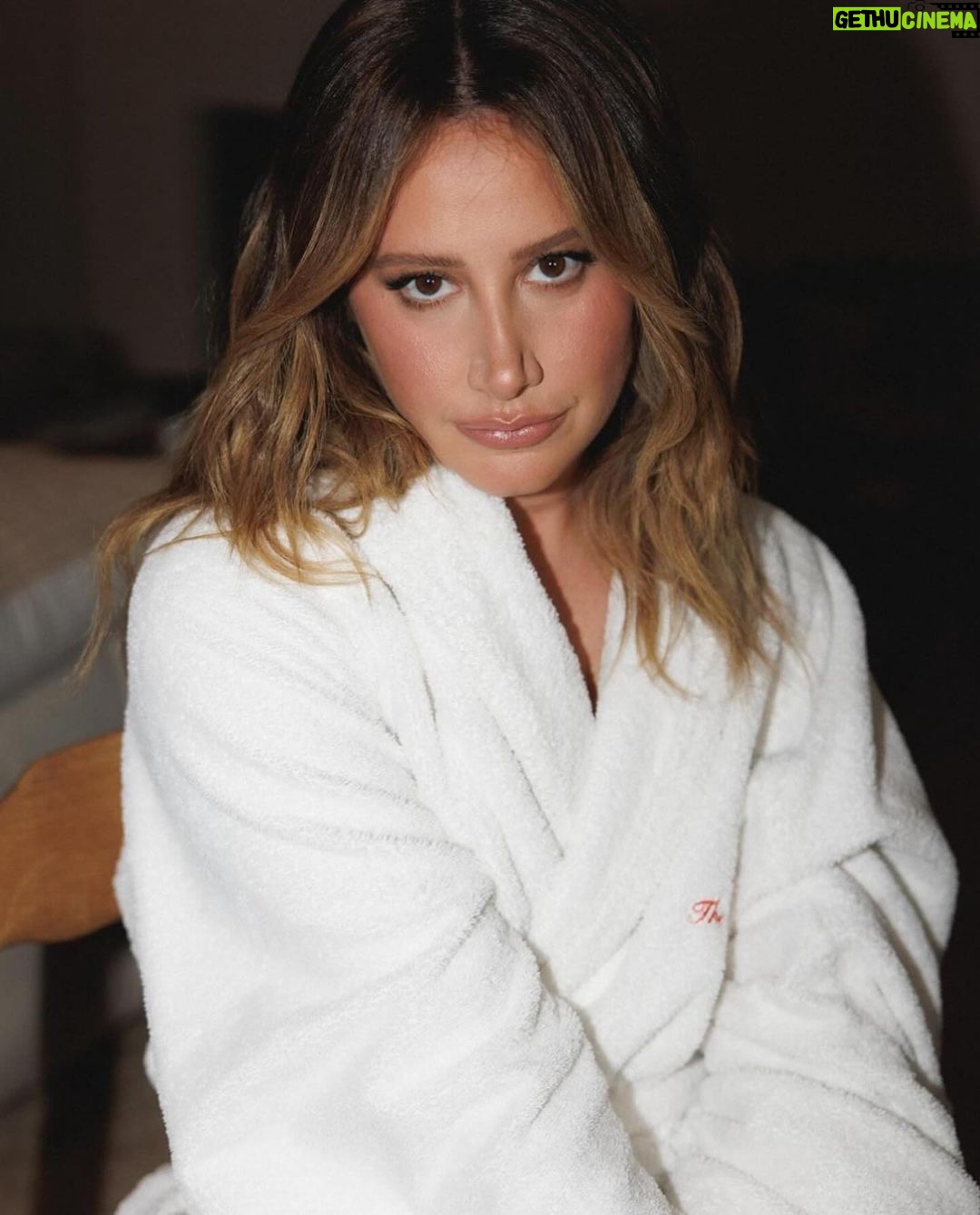 Ashley Tisdale Instagram - holiday glam with the best @jennakristina and @buddywporter ✨