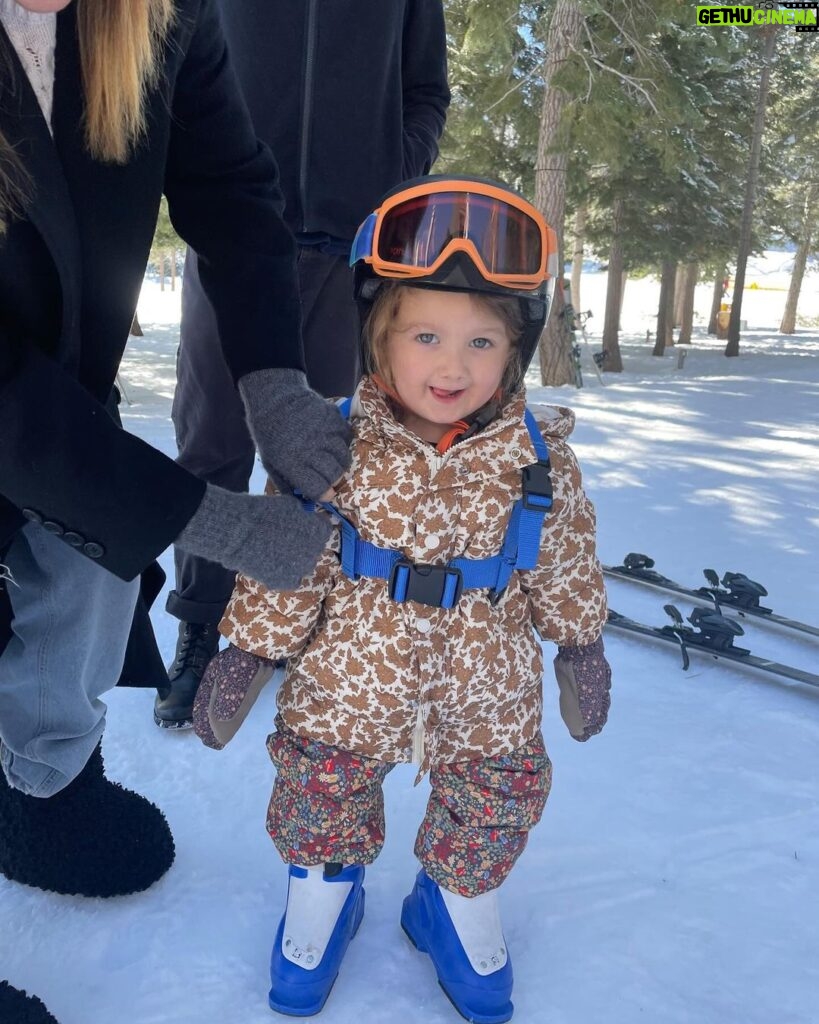 Ashley Tisdale Instagram - Tisdale/French family ski trip. Jupiters first time seeing snow ❄️