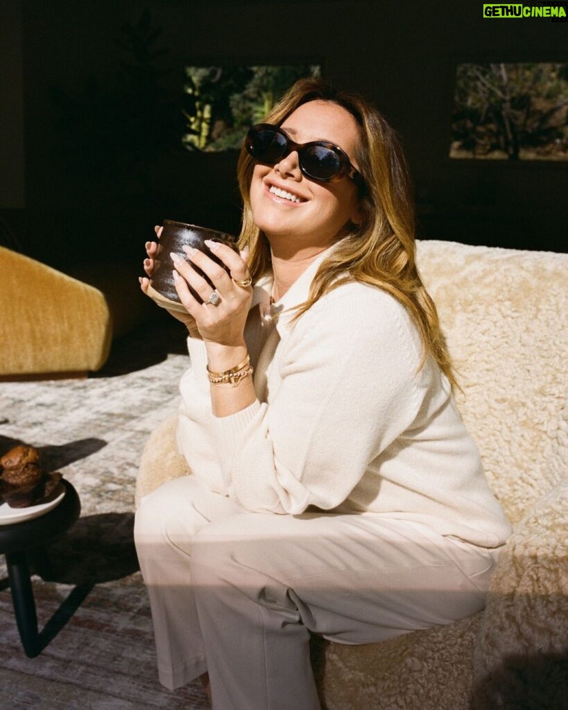 Ashley Tisdale Instagram - sunday vibes ✨