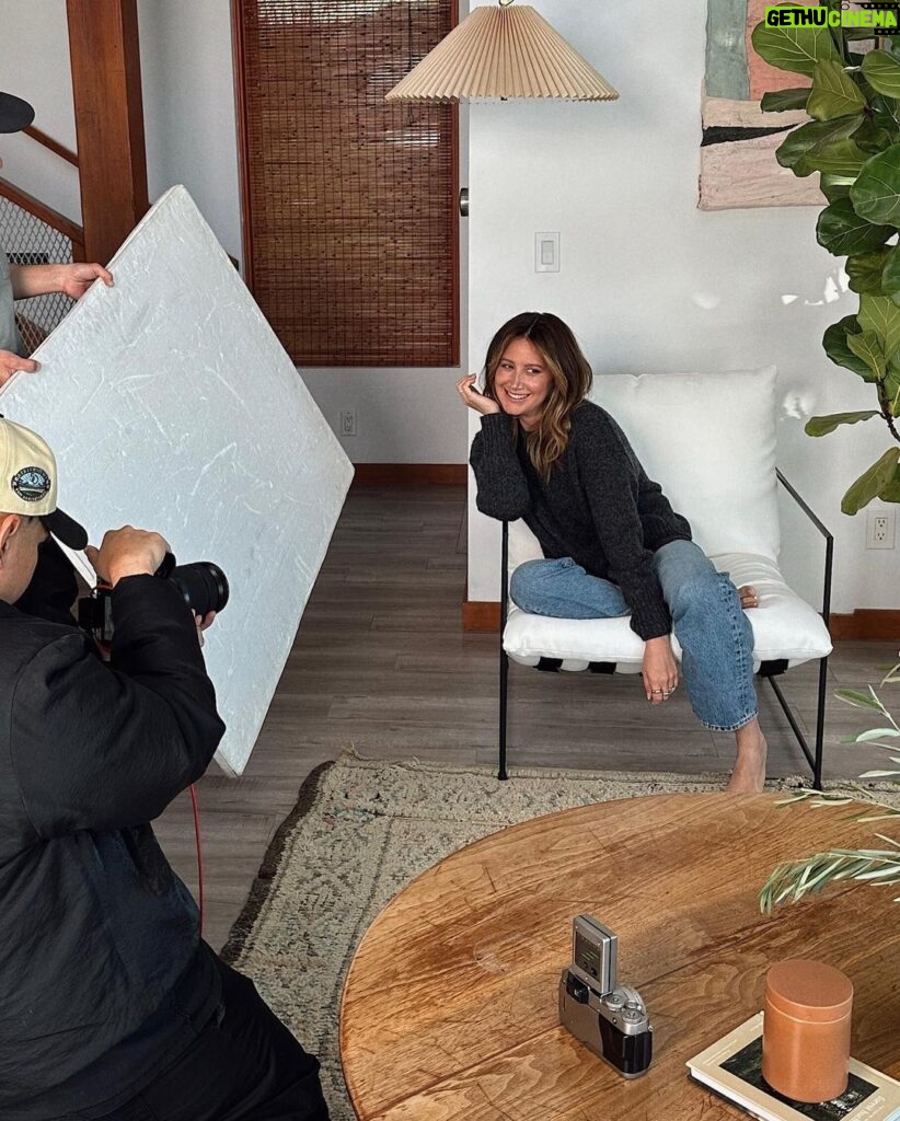 Ashley Tisdale Instagram - Working on something special with @homethreads and @frensheinteriors. Can’t wait to finally share it with you all this week! 👀