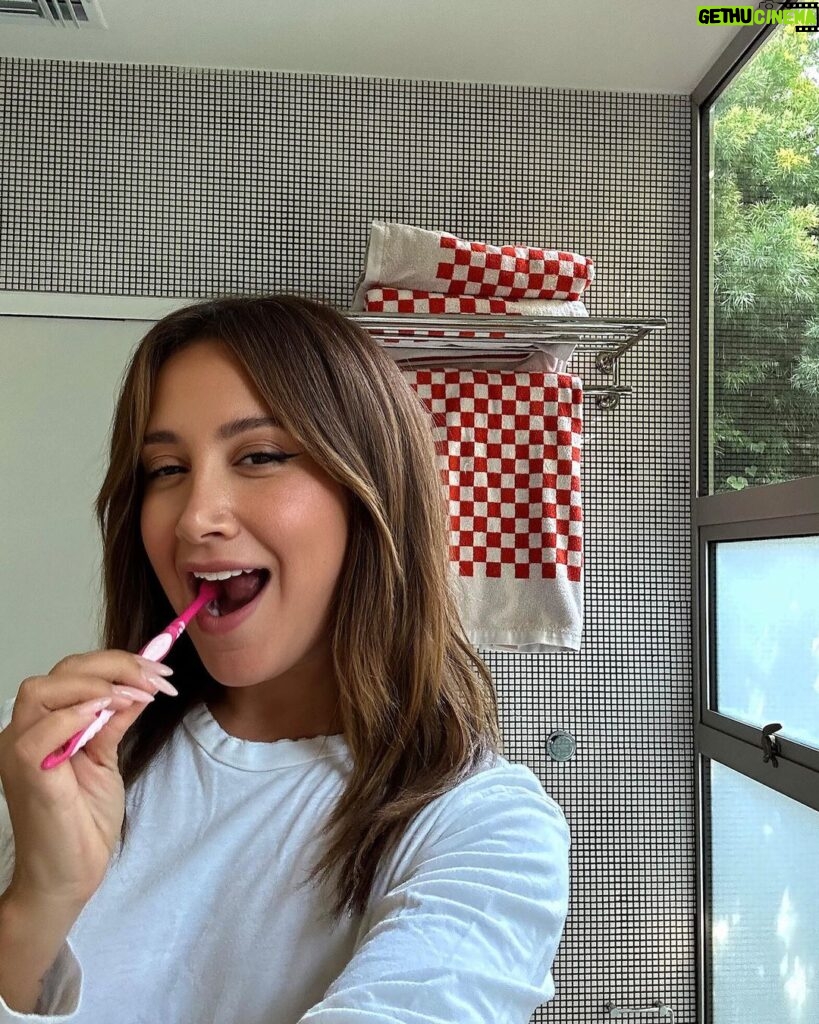 Ashley Tisdale Instagram - #ad You know I LOVE a good morning ritual and taking care of my dental health is a big part of my overall wellness routine. Even though I’m becoming more proactive with my oral health, dental anxiety is REAL and I haven’t always felt confident going into my appointments. That’s why I’m excited to be partnering with @Colgate to share how I take control of my oral health by using Colgate Total Plaque Pro-Release, a toothpaste that significantly reduces harmful plaque bacteria. It’s empowering to know I’m doing what I can to be dentist ready and help stop get ahead of oral health problems (like cavities and gingivitis) before they start. #ColgatePartner #DentistReady 🪥