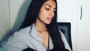 Ashnaa Sasikaran Instagram - Oru Deivam Thandha Poove - by @chinmayisripaada and P.Jayachandran. Hope you enjoy :) ❤️✨