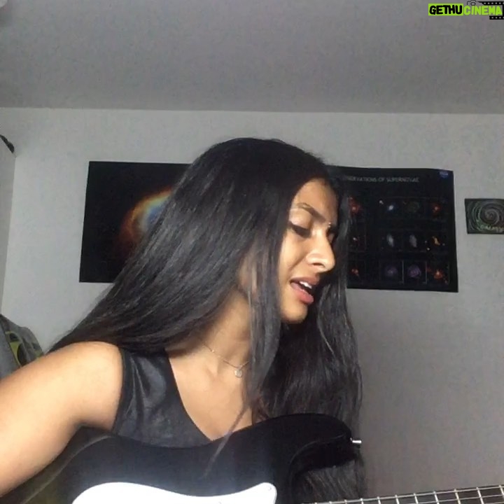 Ashnaa Sasikaran Instagram - Thaarame X Po Indru Neeyaga : hope you enjoy and let me know what you think :) @risingtamiltalent @tamilartistarea @tamilflix #tag2stepon #thaaramethaarame #poindruneeyaga #sidsriram #tamilmashup