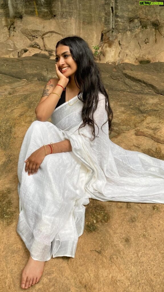 Ashnaa Sasikaran Instagram - Which saree do you prefer?!🤔…🤍❤️💛 #kandalama #saree #cottonsaree #tamil #sareelove Kandalama