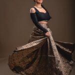 Ashnaa Sasikaran Instagram – We’re almost there with the releases… but in the meantime, here’s a lil lengha pre-shoot :) and guysss my Amma made this whole lengha?!? The WHOLE thing from scratch?!? Very lucky/spoiled to have my very own tailor/stylist🥹 @vani.sasikaran 

📸 – @sarveshwar_photography 
📹 – @sgousigan