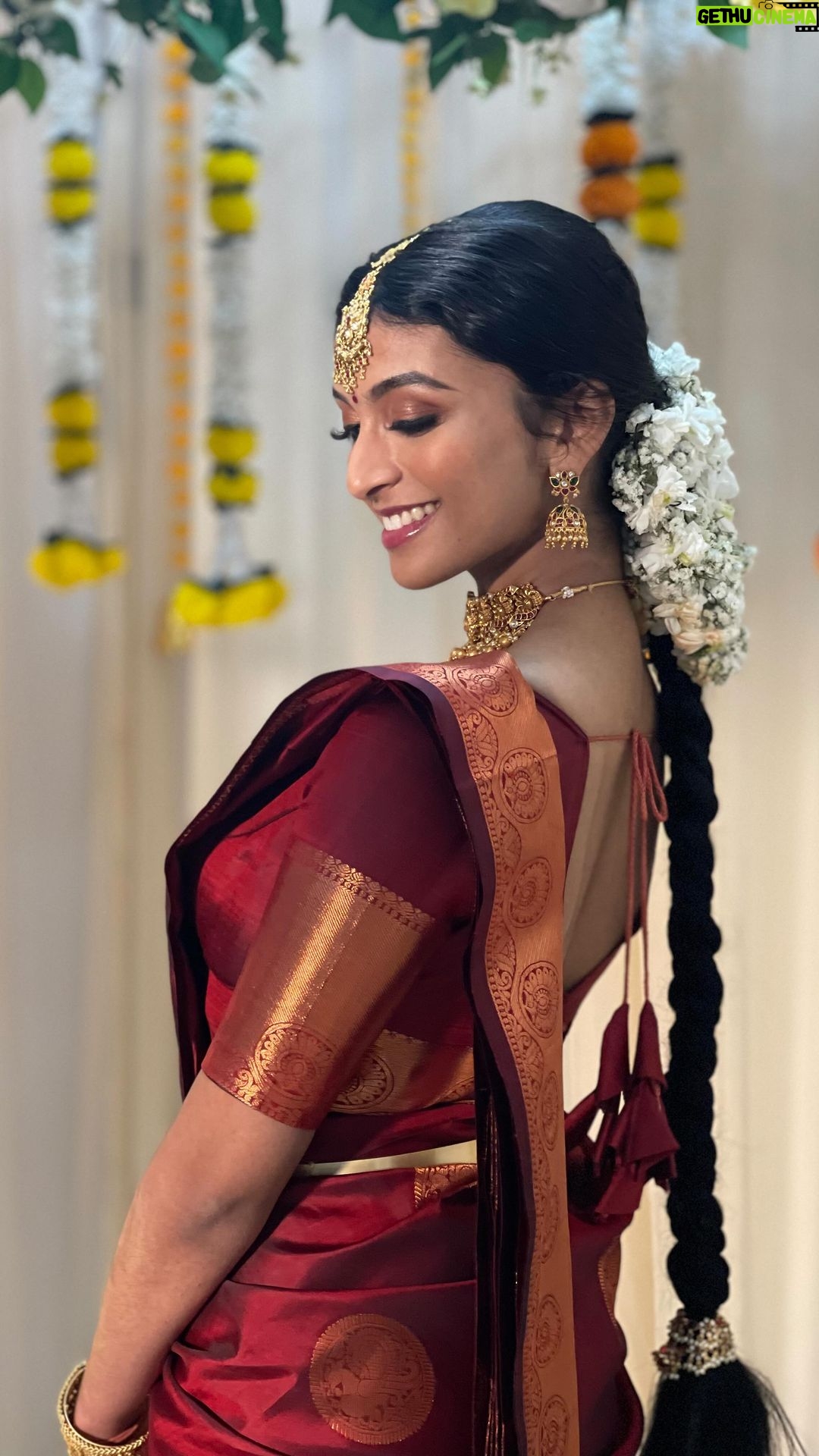 Ashnaa Sasikaran Instagram - Jolikum 2023 Bridal Collection ✨ Saree @jolikum.collections Blouse & Aari Design @jolikum.collections Jewellery @jolikum.collections HMUA @suganthy.makeupartistry videography @mangalyam_cinematics Model @ashnaa_ns Decor @dreamy.eventsandstyling Flowers @rithika_flowers